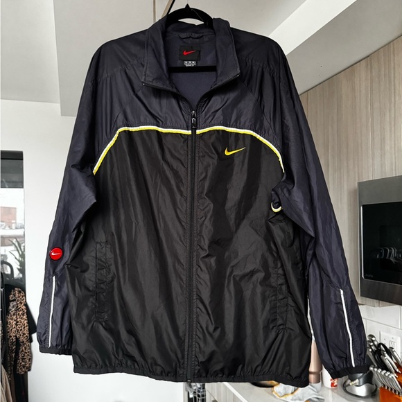 Vintage Nike windbreaker jacket dark navy/black and yellow reflective stripes - Picture 2 of 10
